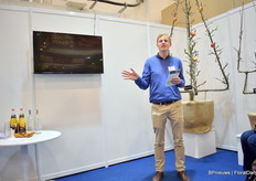 Presentations were given by each of the French exhibitors.